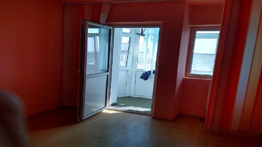 Apartament cu 3 camere decomandat în Micro 3