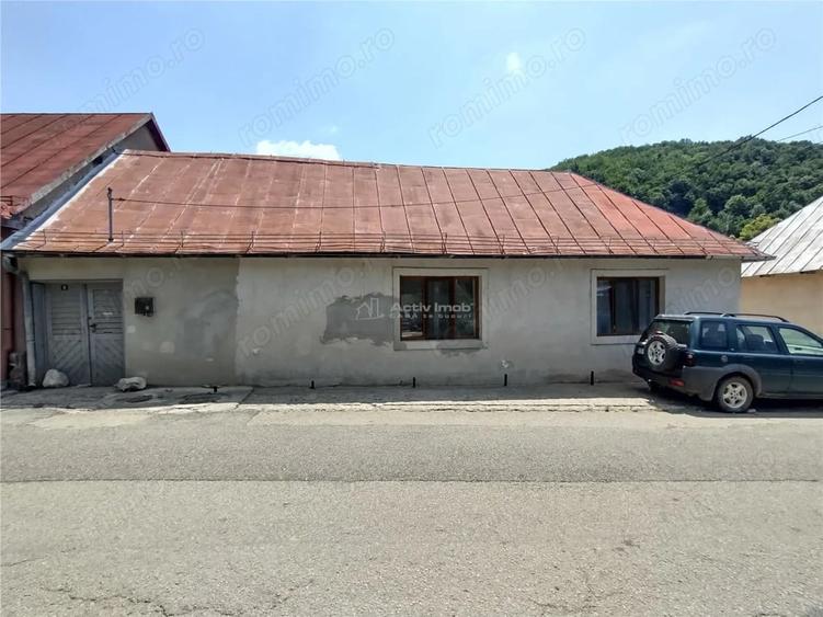Casă cu 2 camere cu Teren 80 Mp în Vest