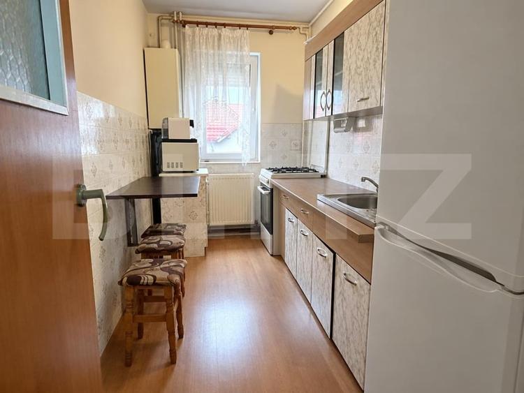 Apartament cu 3 camere decomandat, mobilat în Tractorul