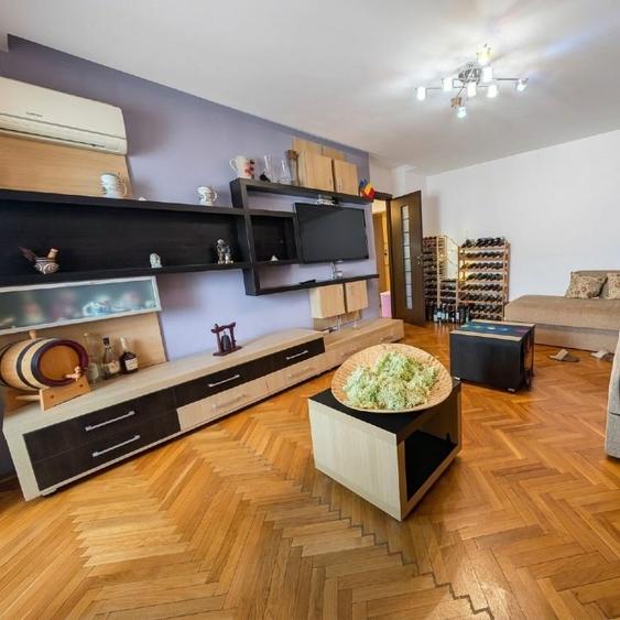 Apartament cu 4 camere decomandat, mobilat în Steaua