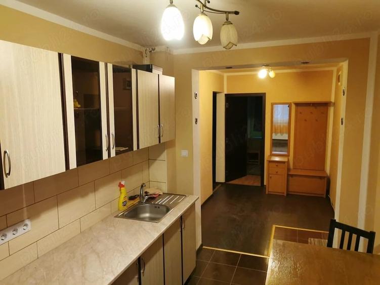 Apartament cu 3 camere decomandat în Vitrometan