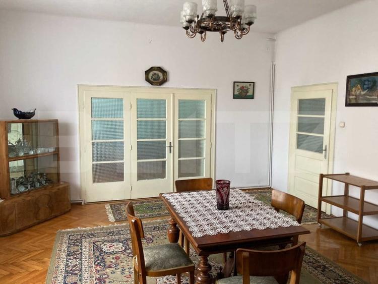 Apartament cu 4 camere decomandat, mobilat în Central