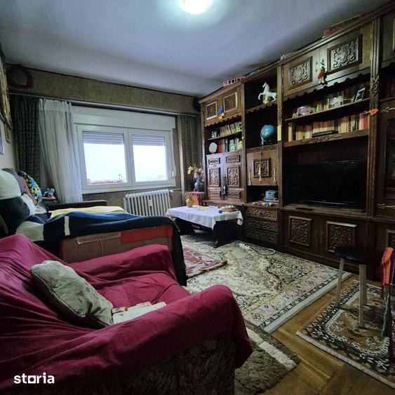 Apartament cu 2 camere decomandat în Polivalentă