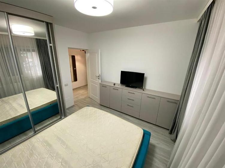 Apartament cu 2 camere decomandat, mobilat în Tractorul