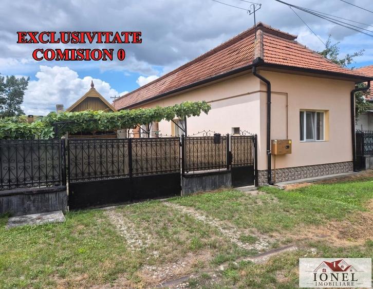 Casă individuală cu 4 camere cu Canalizare în Est