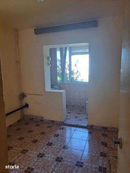 Apartament cu 3 camere decomandat în Lăpuș Argeș