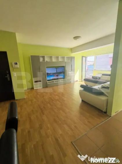 Apartament cu 3 camere decomandat în Independenței
