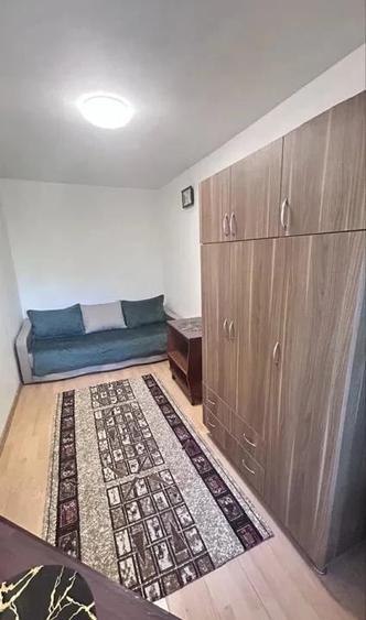 Apartament cu 2 camere semidecomandat în Filiași