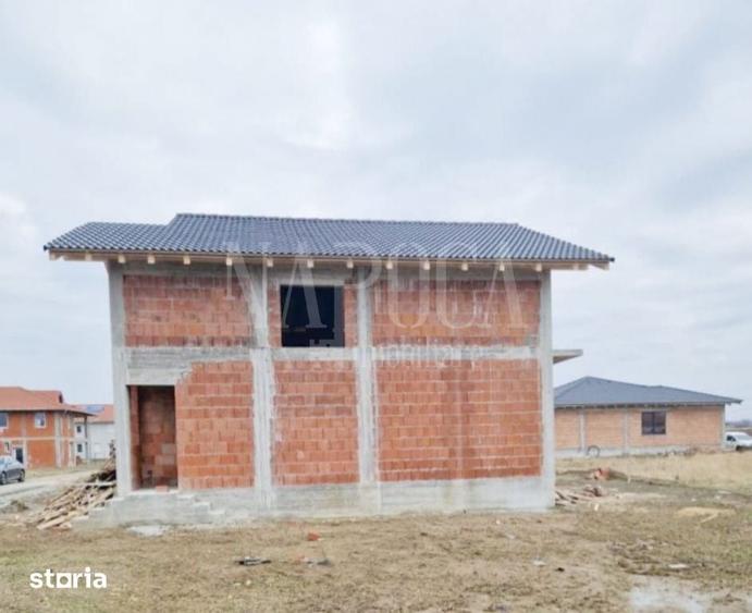 Casă cu 4 camere cu Teren 500 Mp în Sânmartin