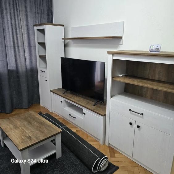 Apartament cu 3 camere semidecomandat în Central