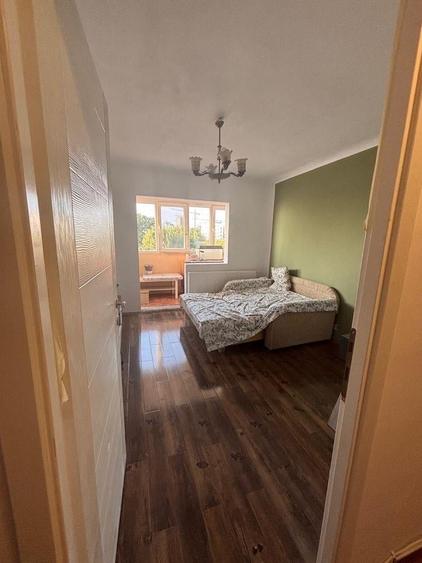 Apartament cu 5 camere decomandat, mobilat în Sărari