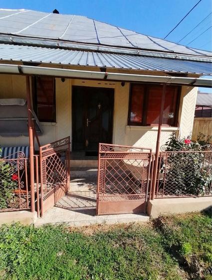Casă cu 4 camere în Boiu Mare
