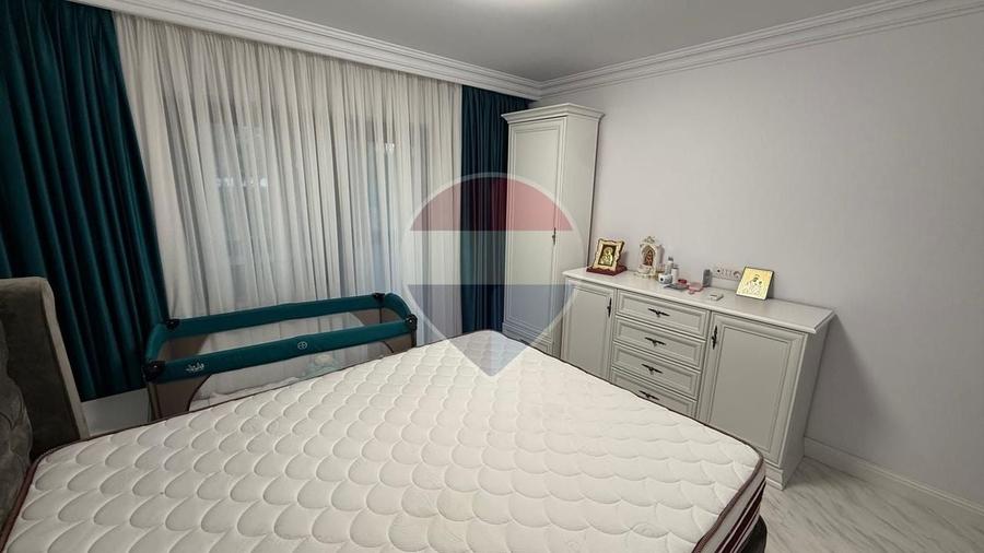 Apartament cu 4 camere decomandat în Central