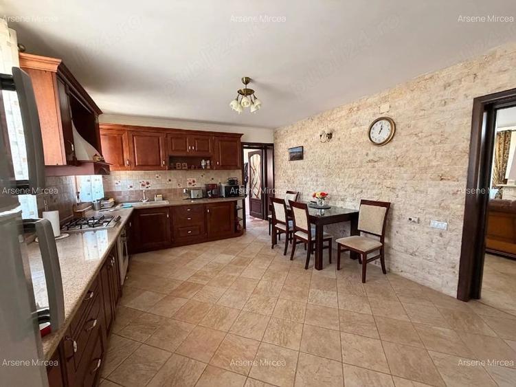 Casă cu Teren 1500 Mp în Spătaru