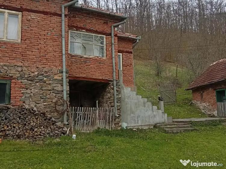 Casă cu 4 camere în Poieni (Densuș)