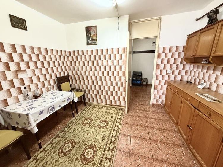 Apartament cu 3 camere decomandat în Popoveni