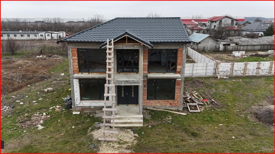 Casă individuală cu 5 camere cu Canalizare în Ștefăneștii de Jos