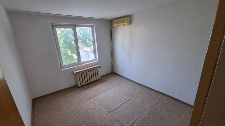 Apartament cu 4 camere decomandat în Gorjului