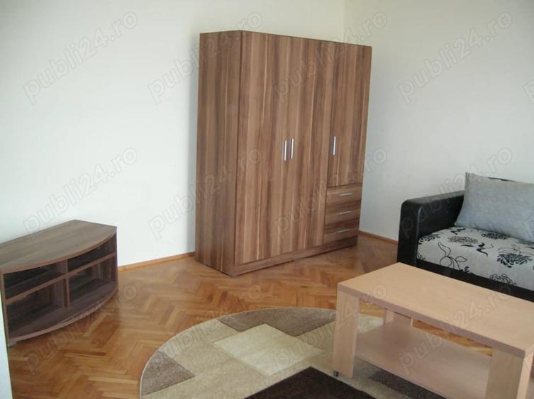 Garsonieră decomandată în Podgoria