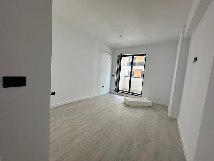 Garsonieră decomandată în Sud