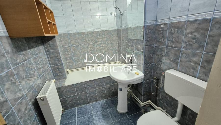 Apartament cu 4 camere decomandat, mobilat în Debarcader