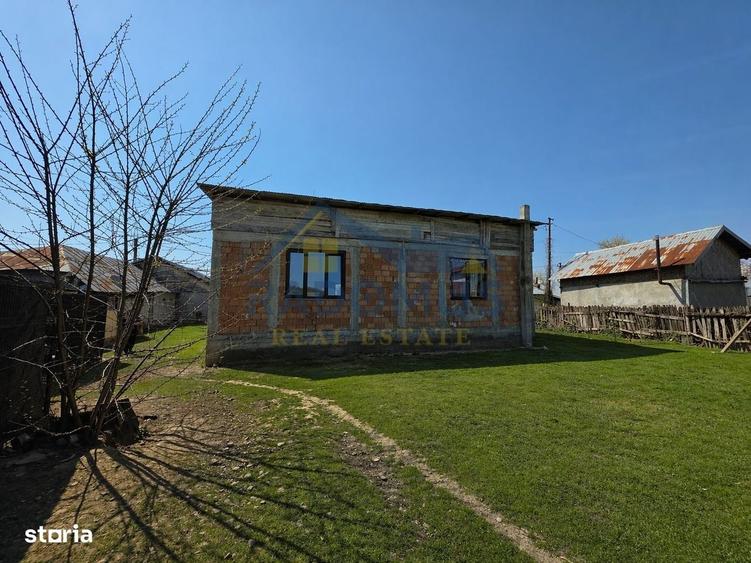 Casă cu 4 camere cu Teren 1731 Mp în Central