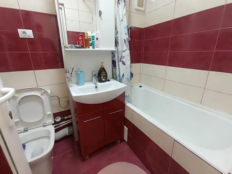 Apartament cu 2 camere decomandat în Podu Roș