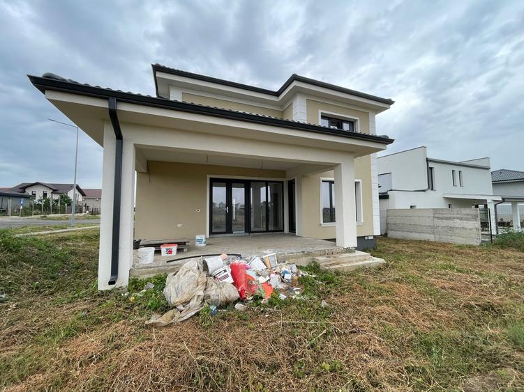 Casă individuală cu 5 camere cu Canalizare în Giarmata