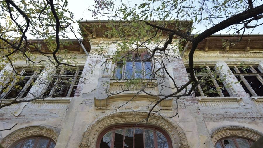 Casă individuală cu 13 camere cu Teren 956 Mp în Unirii