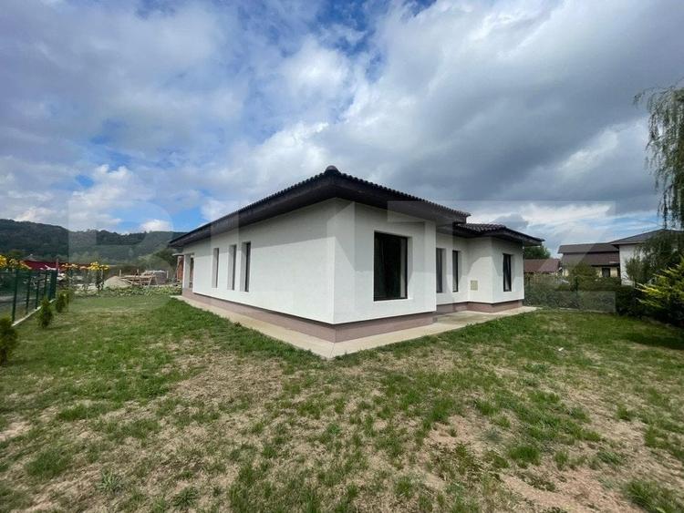 Casă individuală cu 4 camere cu Canalizare în Șișești