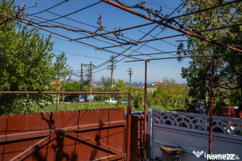 Casă cu 3 camere cu Teren 335 Mp în Sud