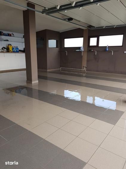Pentru o viata in vacan?a, proprietate 3280 cu piscina, garaj, BBQ.. . - 3
