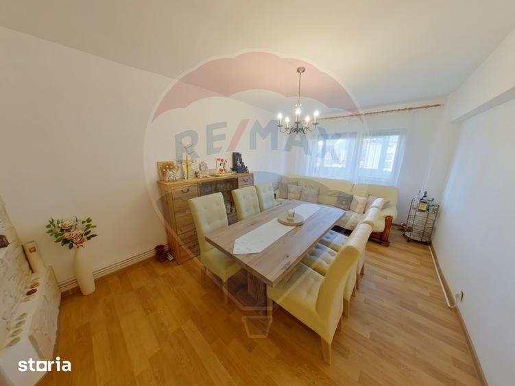 Apartament cu 4 camere de vanzare, Pia?a 1 Decembrie 1918 - 11