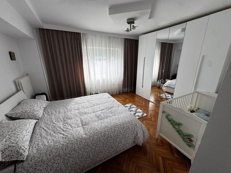 Apartament cu 2 camere decomandat, mobilat în Central
