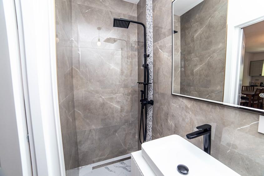 Apartament cu 2 camere decomandat, mobilat în P-ța Victoriei
