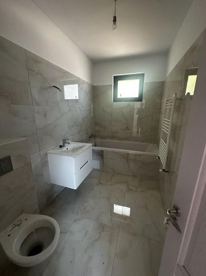 Casă individuală cu 5 camere cu Canalizare în Central