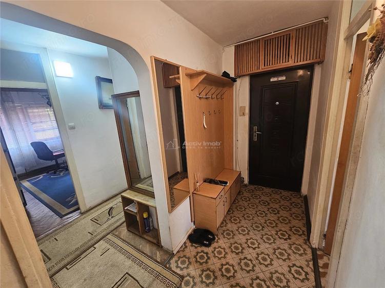 Apartament cu 4 camere decomandat în Micro IV