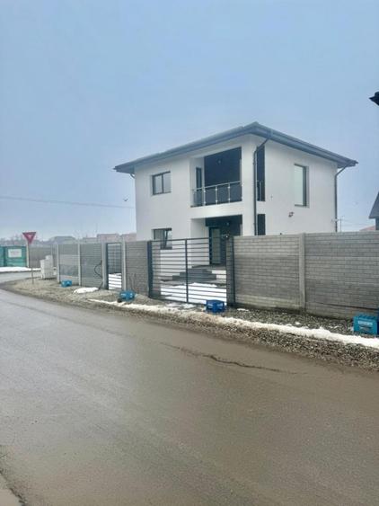 Casă cu 3 camere cu Teren 308 Mp în Sud