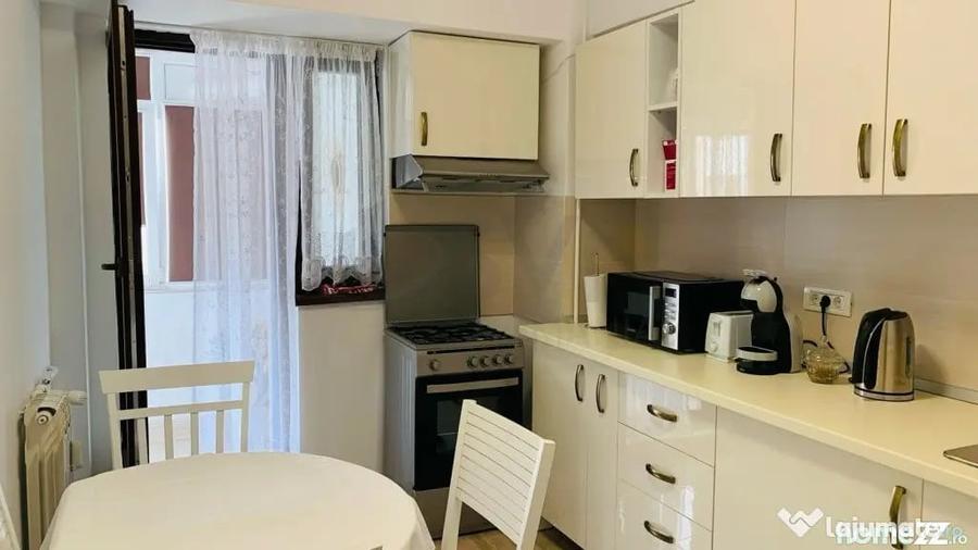 Apartament cu 3 camere decomandat în Victoriei