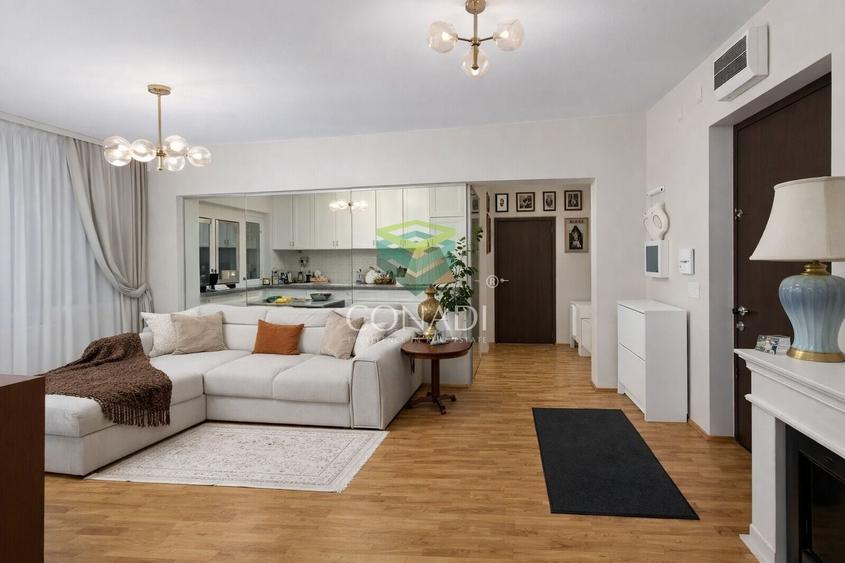 Apartament cu 4 camere semidecomandat, mobilat în Universitate