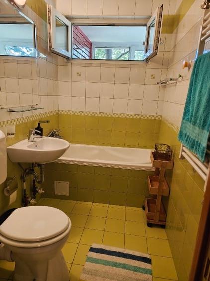 Apartament cu 3 camere semidecomandat, mobilat în Titan