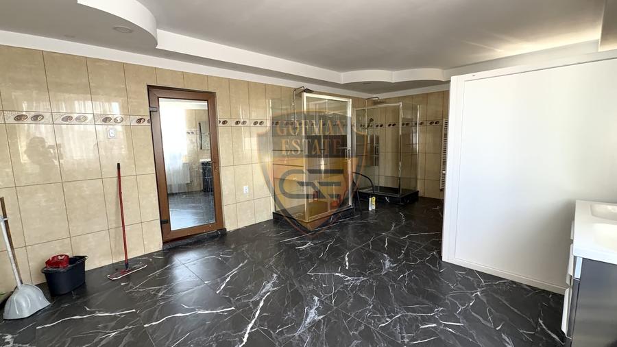 Casă individuală cu 8 camere cu Canalizare în Brătianu