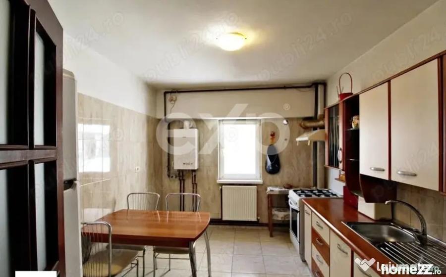 Apartament cu 3 camere decomandat în Central