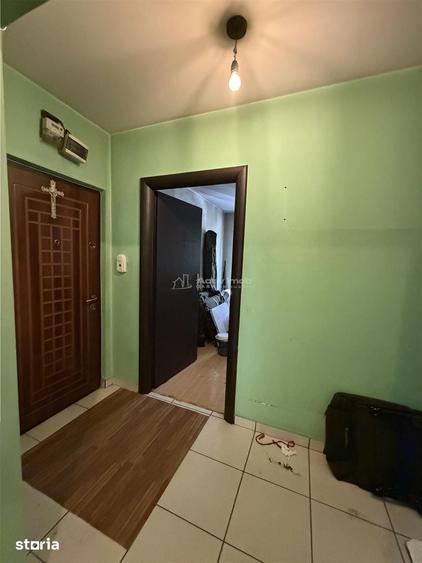 Apartament cu 3 camere decomandat în Titan
