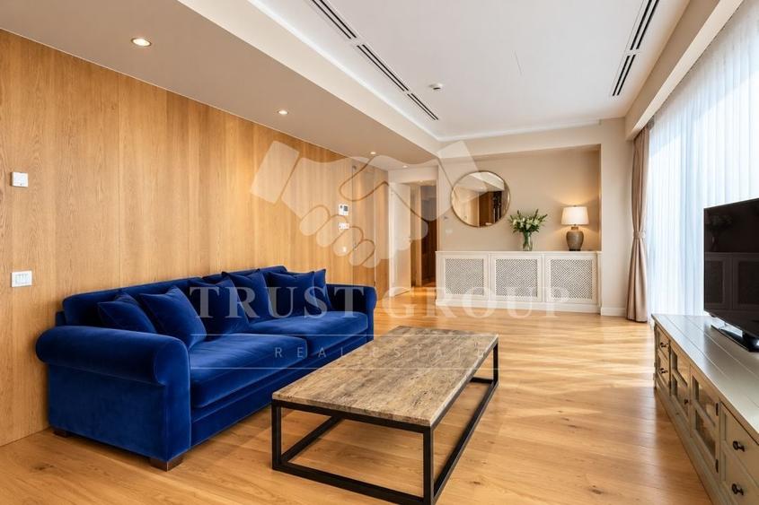 Penthouse cu 4 camere semidecomandat, mobilat în Grădina Icoanei