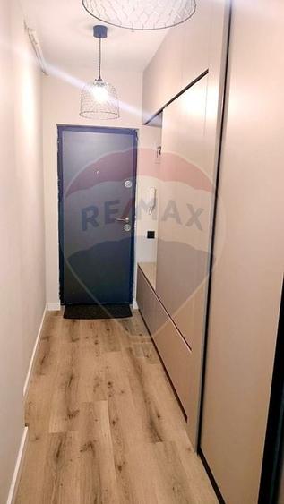 Apartament cu 3 camere semidecomandat, mobilat în Florești