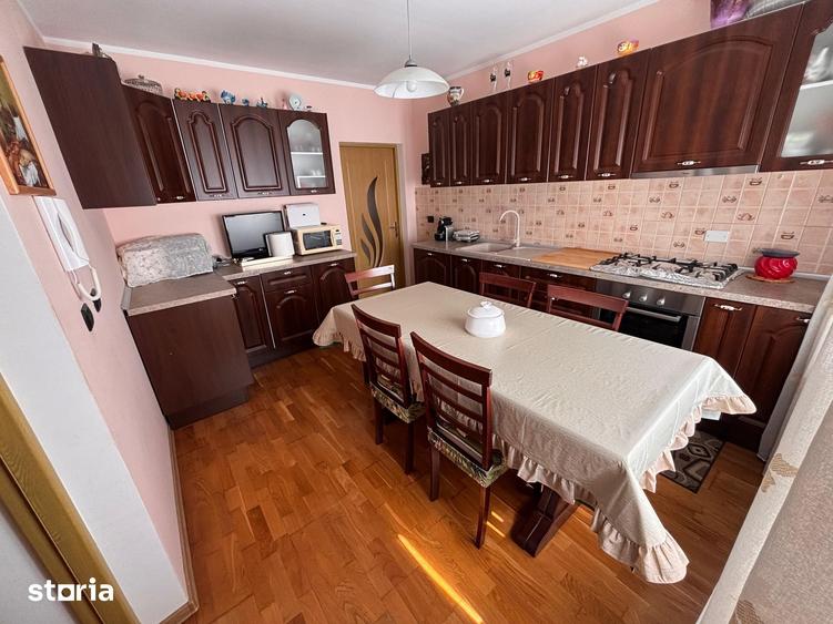 Casă cu 7 camere cu Teren 576 Mp în Mihai Eminescu