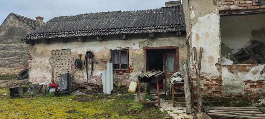 Casă cu Teren 1770 Mp în Socol