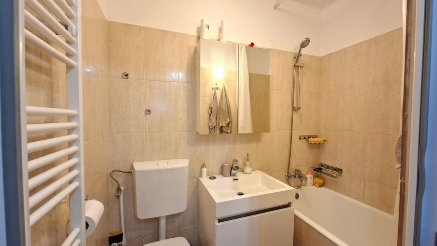 Apartament cu 2 camere decomandat în Micro 19