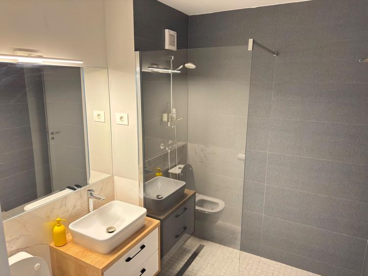 Apartament cu 2 camere decomandat, mobilat în Aradului